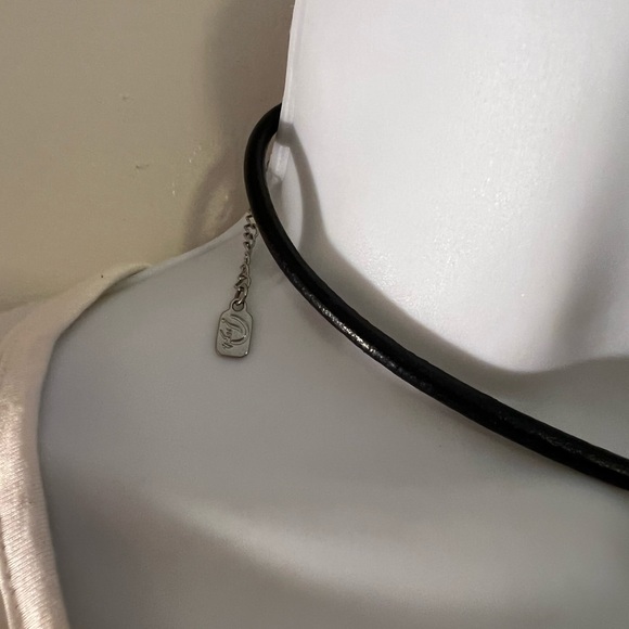 LEATHER NECKLACE WITH DISTRESSED WOODEN HEART PENDANT - Picture 7 of 7